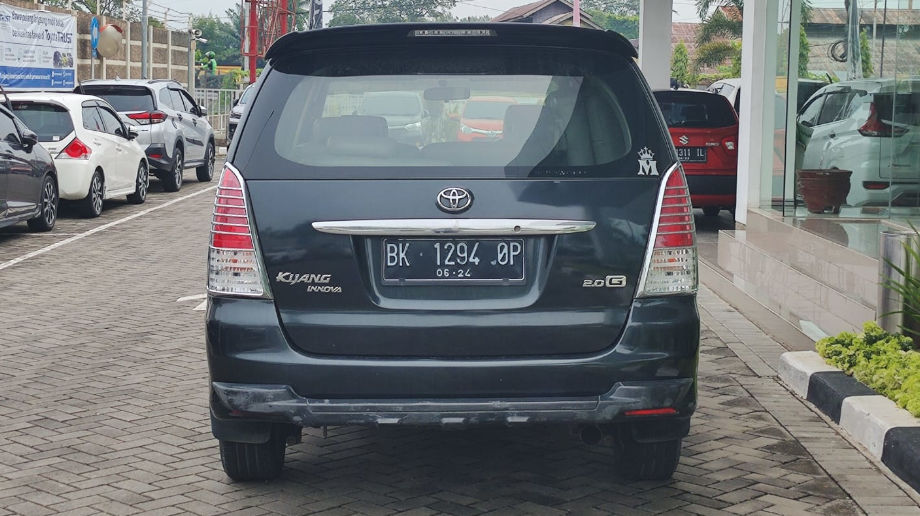 TOYOTA INNOVA INNOVA 2.0 E MT BENSIN MT 2006